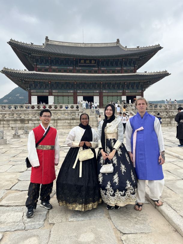 hanbok seoul palace